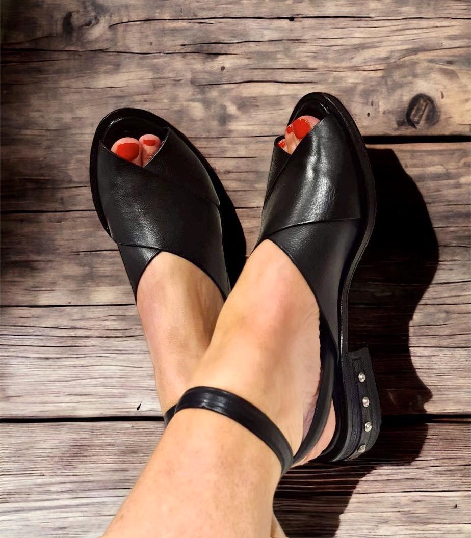 endnu engang fossil entanglement Airstep - Flad sandal i sort med nitter og ankelrem - AIRSTEP - A.S.98 -  Como Shoes