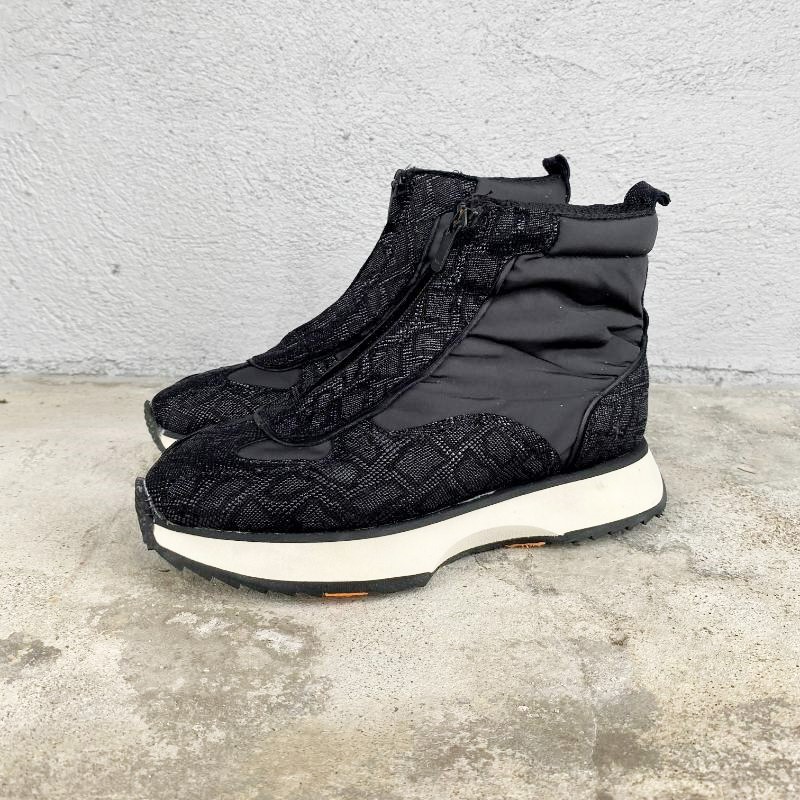 Art - Ankelstøvle i sort med præget tekstil og lynlås - ART - Como Shoes