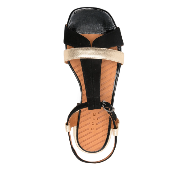 Chie Mihara - Flad sandal i sort ruskind og guld - Tomen