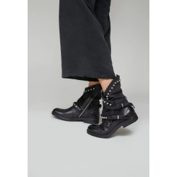 Airstep - Stvlette i sort med nitter