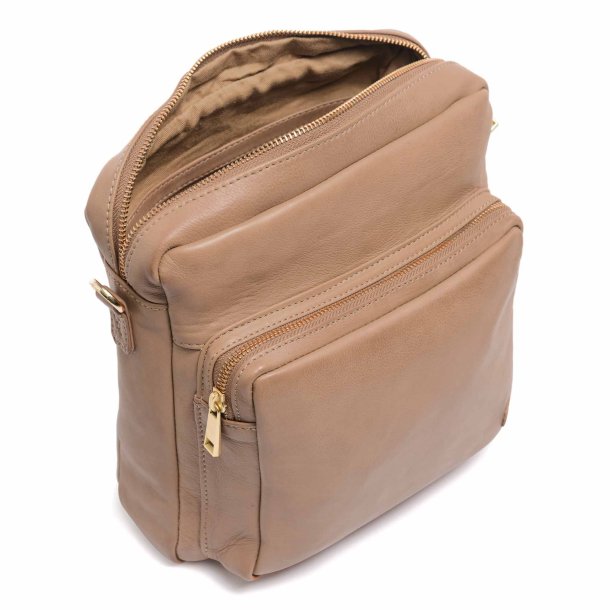 Depeche - Enkel crossover taske i varm camel med lynls - 13606