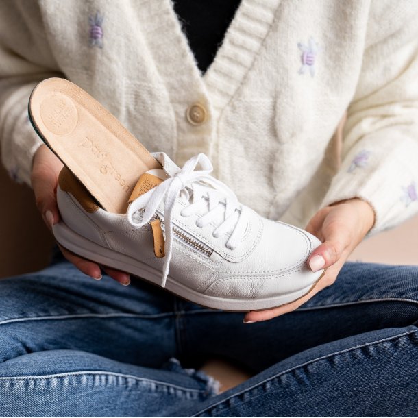 Paul Green - Sneakers i hvid med snre og lynls - 4085