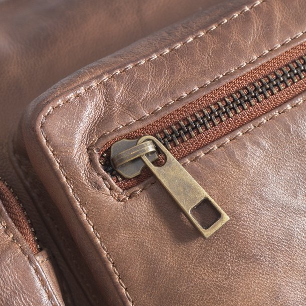 Depeche - Rektangulr mellembrun taske med 2 lommer - 16278