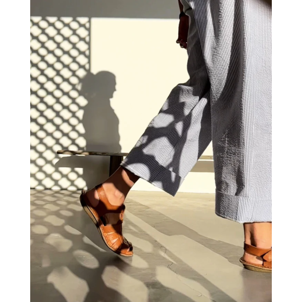 VIBAe - Sandal i cognac med flet og h�lrem - Capri