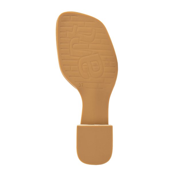 Art - Flad sandal i r�hvid lak med krydsremme - 2001