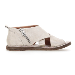 Airstep - Flad sandal i r�hvid med remme og sp�nder