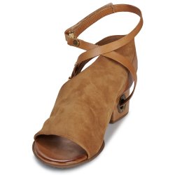Airstep - Sandal i camel med ankelrem og moderat h�l 