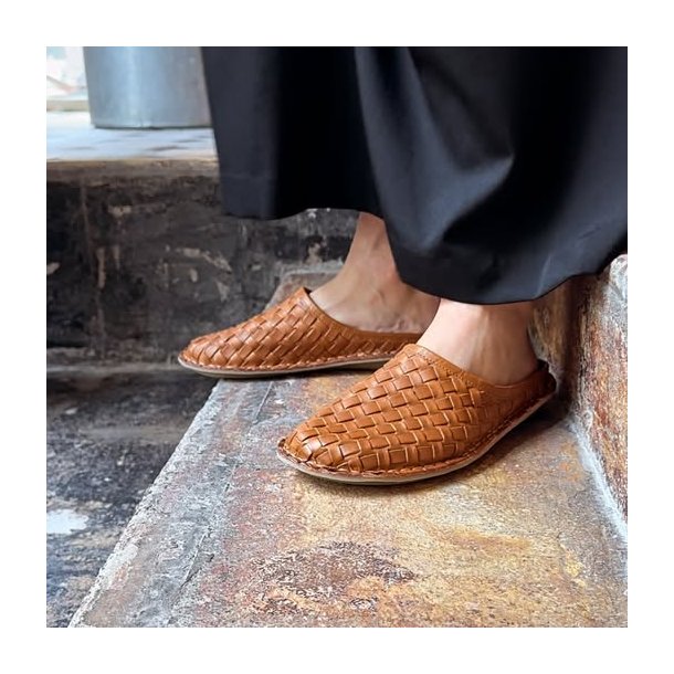 VIBAe - Slippers i flettet cognac skind - Roma Woven