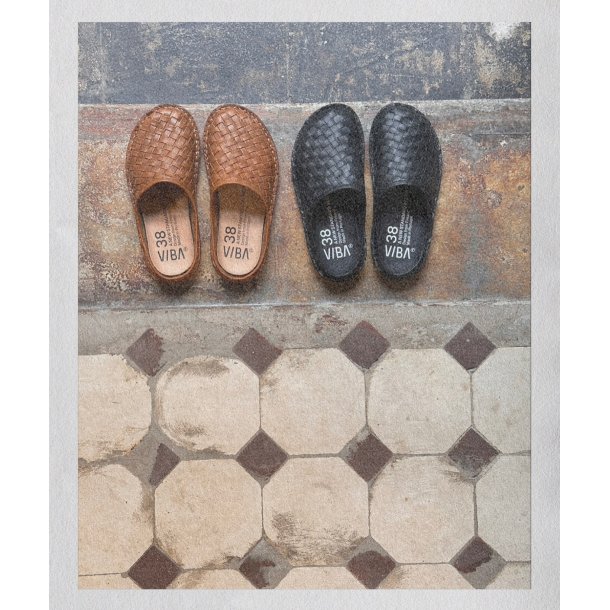 VIBAe - Slippers i flettet cognac skind - Roma Woven