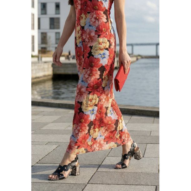 Chie Mihara - Sandal i sort lak og snake print p� h�l - Ryed