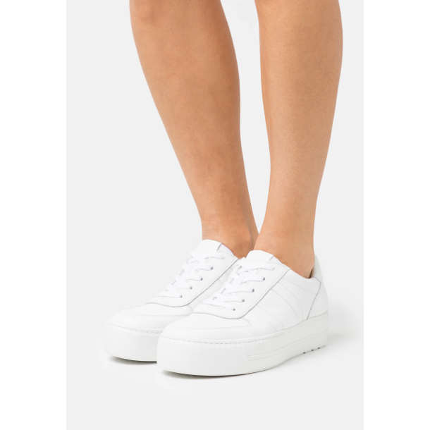 Paul Green - Sneakers i hvid med syninger og plateau - 5230