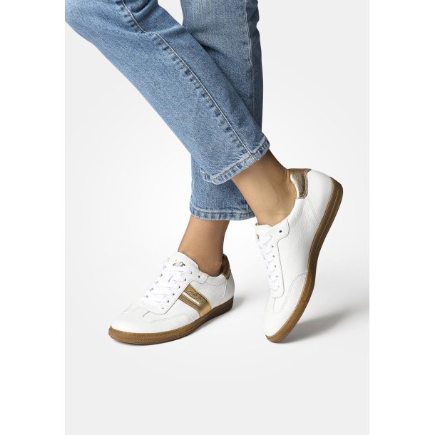 Paul Green - Sneakers i hvid og guld med snre og lav sl - 5350