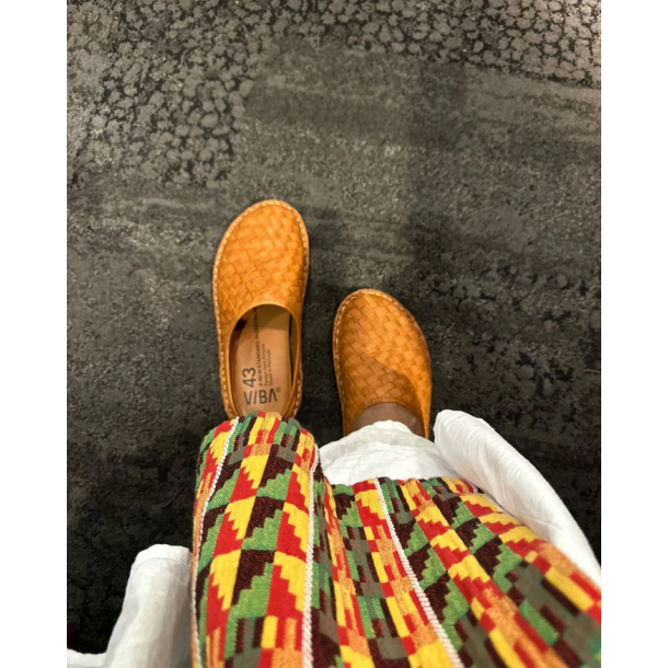VIBAe - Slippers i flettet cognac skind - Roma Woven