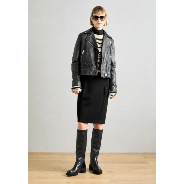 Paul Green - Stvle i sort skind med stretch i skaft - 8141