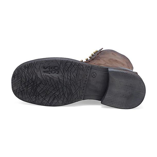 Airstep - Stvlette i brun ruskind med sm nitter 