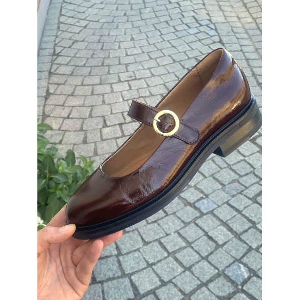 Billi Bi - Flad sko i brun lak med rem - A7016