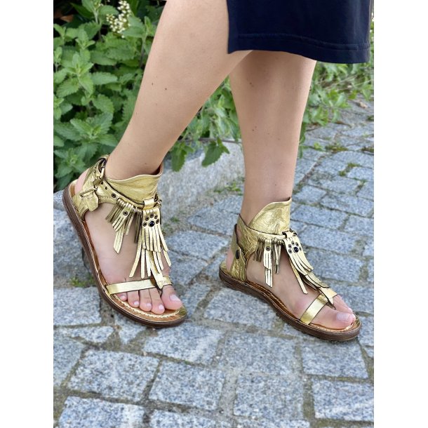 Airstep - Flad sandal i guld med tsplit og frynser