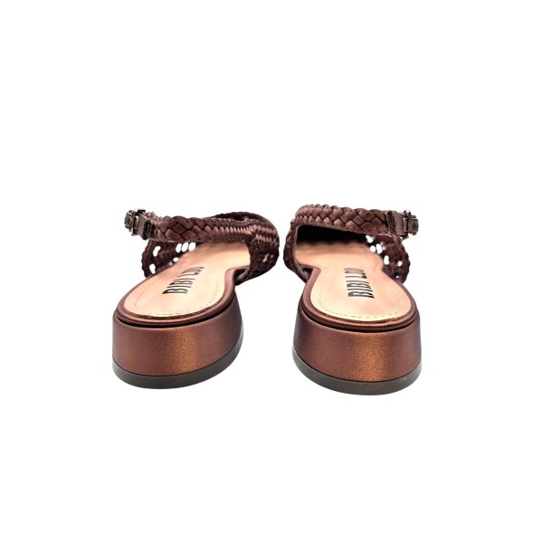 Bibi Lou - Flad sandal i brun flet med slingback 