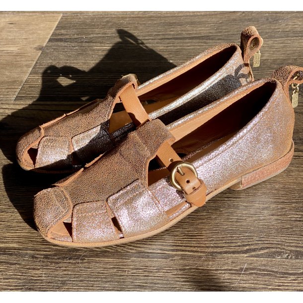 Airstep - Flad sko i krakeleret slv og camel