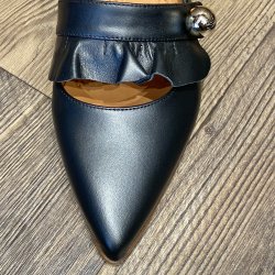 Chie mihara - Sko i sort med flse og lille hl - Jakarta