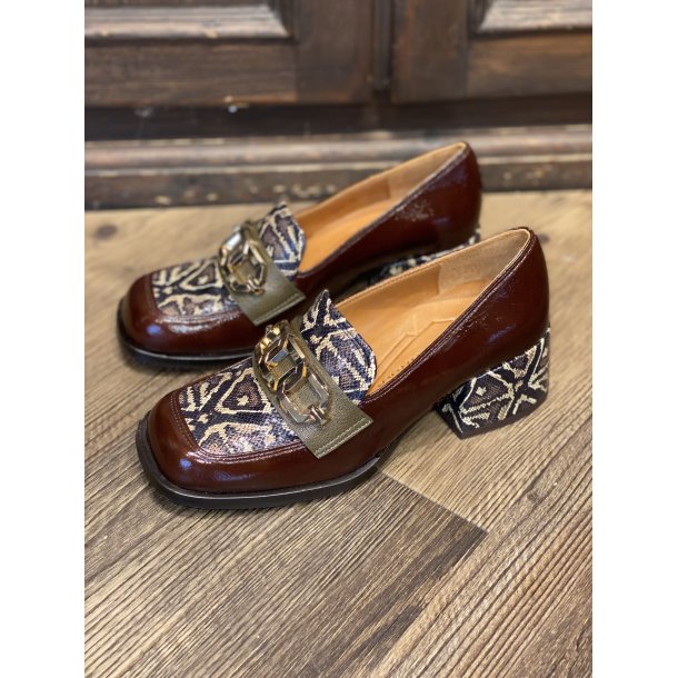 Chie Mihara - Loafer i brun, khaki og snake med guldkde - Boal