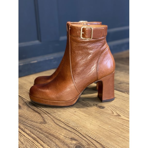 Chie Mihara - Stvlette i cognac med hl og plateau - Daberta