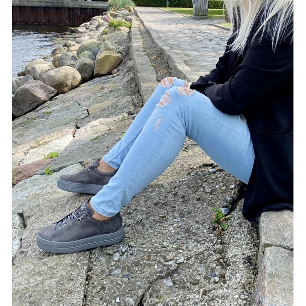 Paul Green - Sneakers i shiny gr med plateau og elastiksnre - 5417 