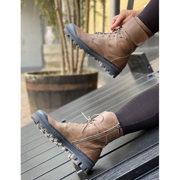 Lofina - Stvlette med velcro, snre og lynls i mrk sand og grov sl - 2963