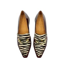 Chie Mihara - Flad loafer i bordeaux med zebra - Gildo