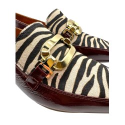 Chie Mihara - Flad loafer i bordeaux med zebra - Gildo