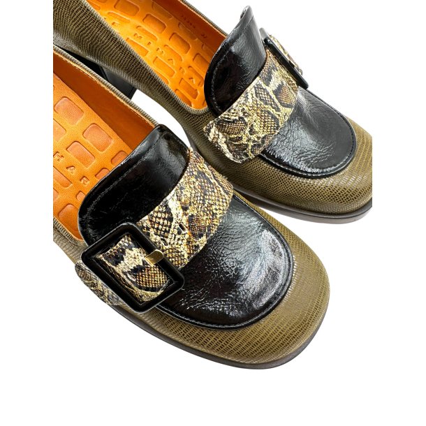 Chie Mihara - Loafer i khaki, sort og snake med moderat h�l - Teisin49