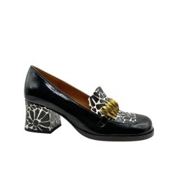 Chie Mihara - loafer i sort og r�hvid med guldpynt - Tibro