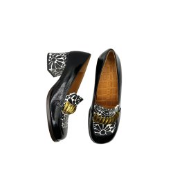 Chie Mihara - loafer i sort og r�hvid med guldpynt - Tibro