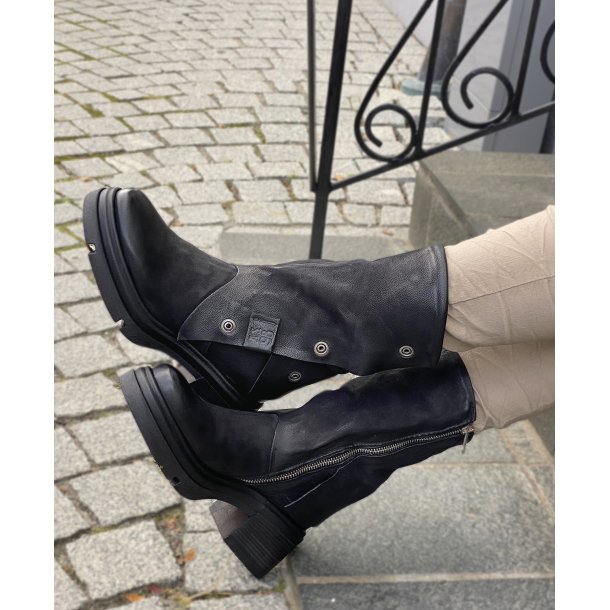 Airstep - Stvlette i sort med slag og slv-detaljer