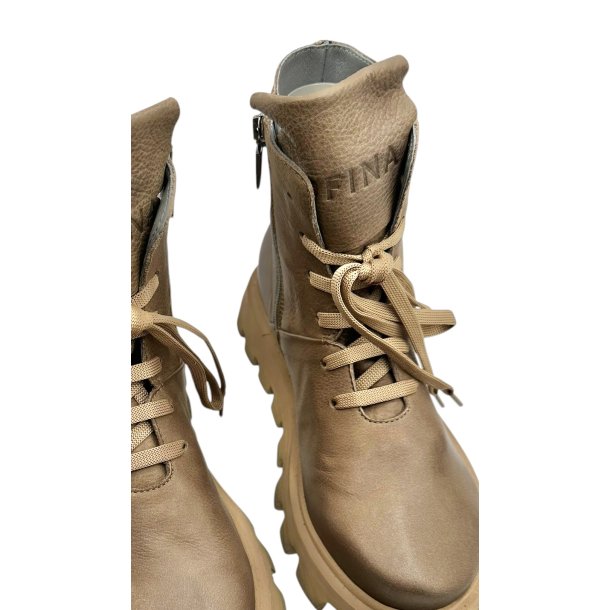 Lofina - St�vlette i varm sand med chunky s�ler 