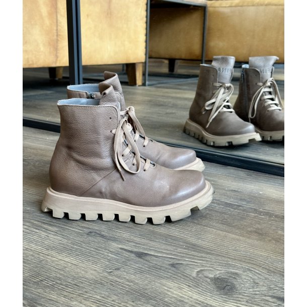 Lofina - St�vlette i varm sand med chunky s�ler 