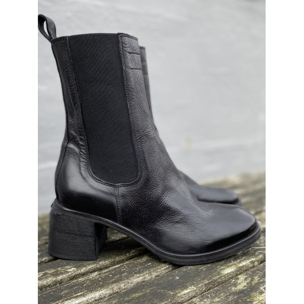 Moma - Stvlette i sort med elastik og moderat hl 