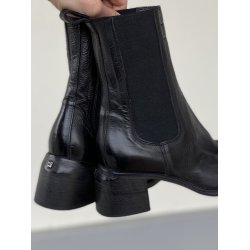 Moma - Stvlette i sort med elastik og moderat hl 