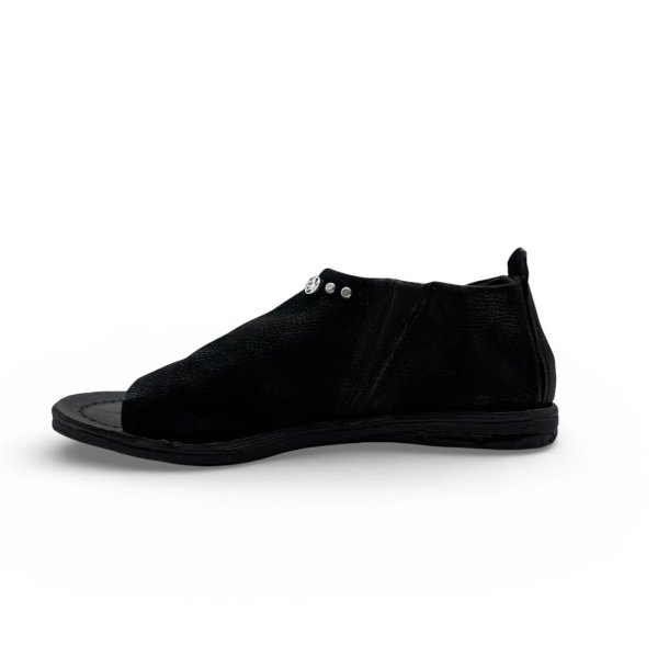 Airstep - Flad sandal i sort med s�lvnitter 