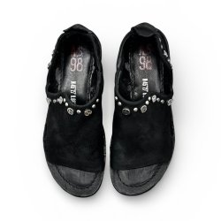 Airstep - Flad sandal i sort med s�lvnitter 