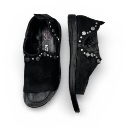 Airstep - Flad sandal i sort med s�lvnitter 