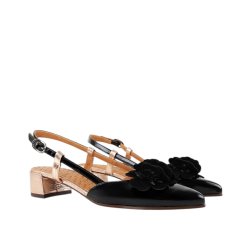 Chie Mihara - Pumps i sort og rosa guld med blomst og lille h�l - Hezel 