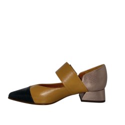 Chie Mihara - Sko i camel, sort og metal med lille hl - Hebas