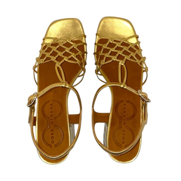 Cie Mihara - Sandal i flettet guld med blokhl i strib - Lantes 