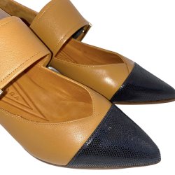 Chie Mihara - Sko i camel, sort og metal med lille hl - Hebas