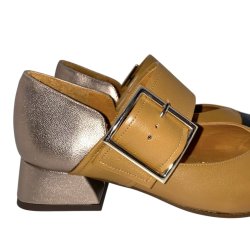 Chie Mihara - Sko i camel, sort og metal med lille hl - Hebas