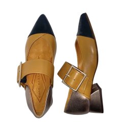 Chie Mihara - Sko i camel, sort og metal med lille hl - Hebas