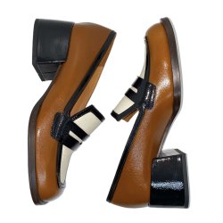 Chie Mihara - Loafer i lysebrun, rhvid og sort med moderat hl - Brochi