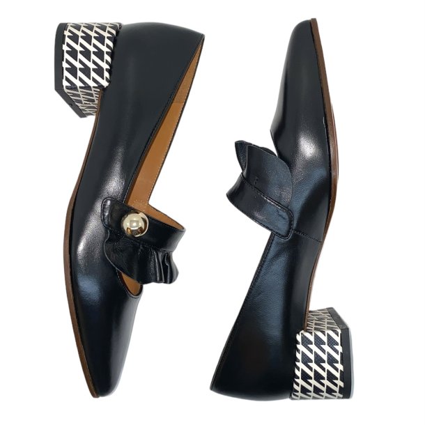 Chie mihara - Sko i sort med flse og lille hl - Jakarta