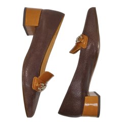 Chie Mihara - Loafer i brun og camel med guldspnde og lille hl - Jamay